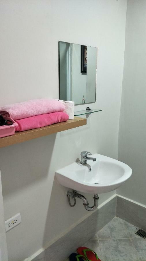 Lelani'S Comfy Condo マクタン エクステリア 写真